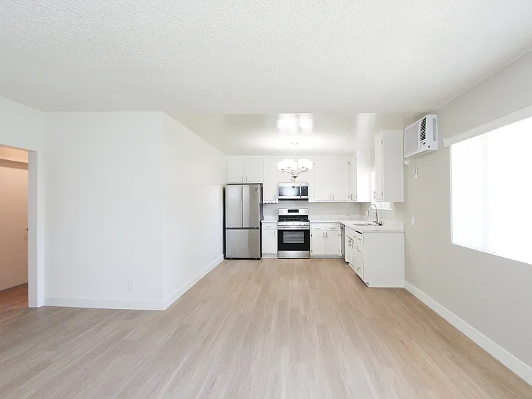 1817 Corinth Ave #8 — Photo 2