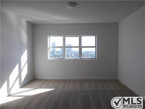 4th image of 2640 Lake Shore Dr Unit 1015