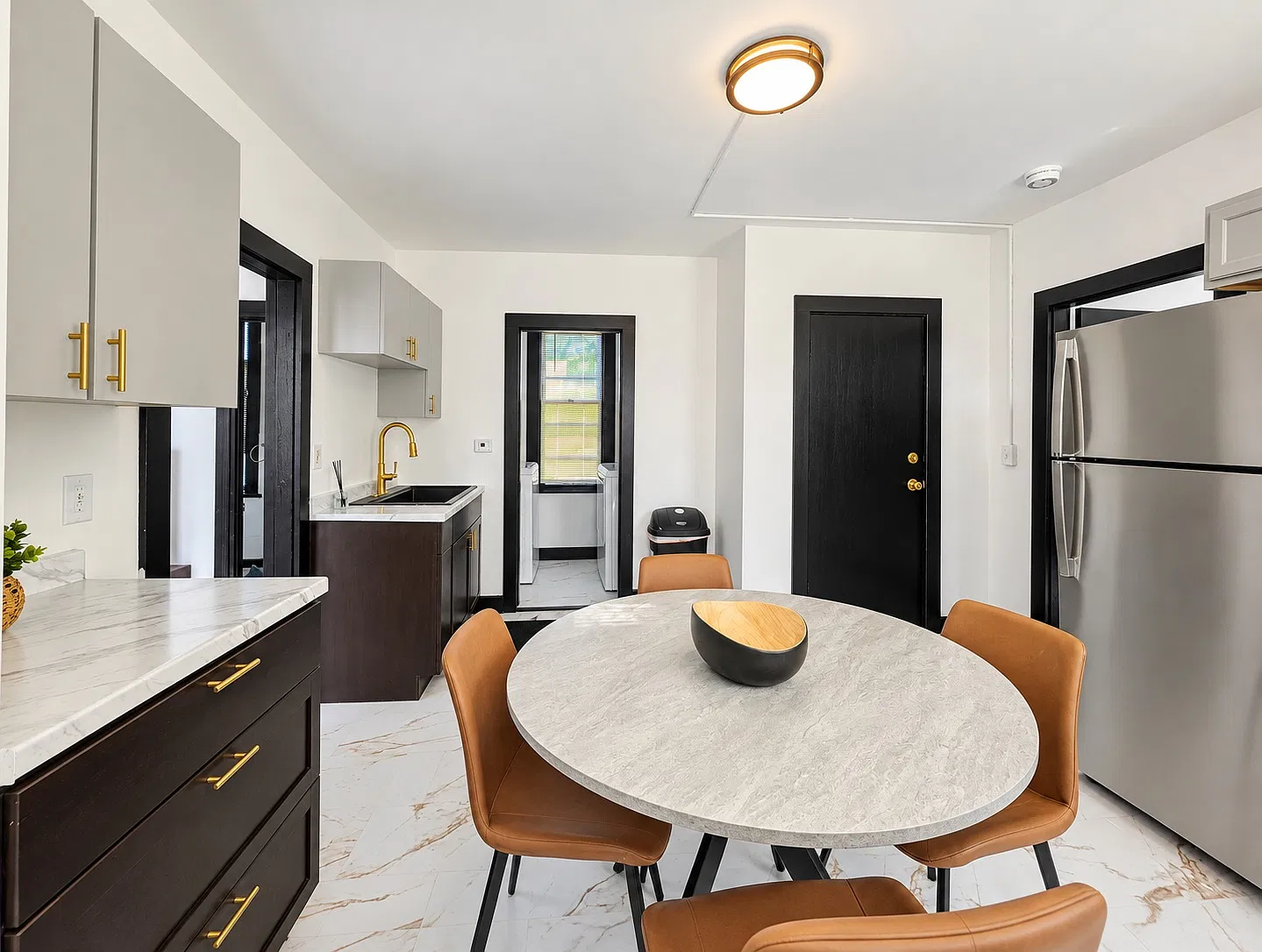 3 bed, 1200 sqft, $2,500 — Photo 3