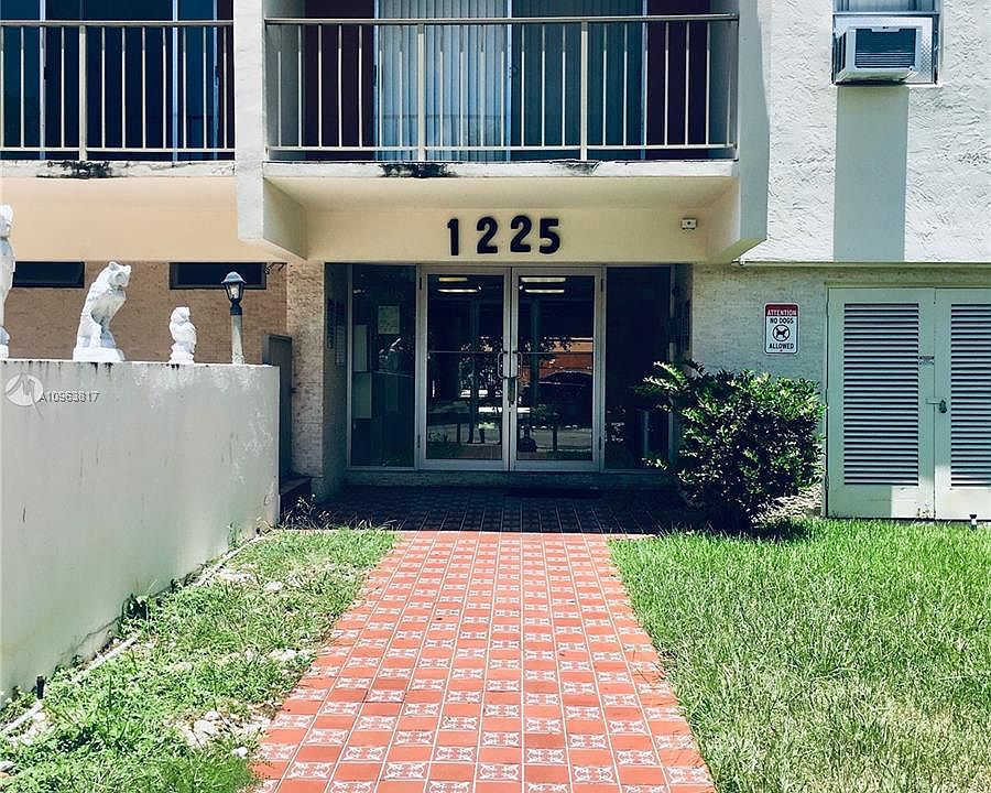 1st image of 1225 NE 124th St APT 28B