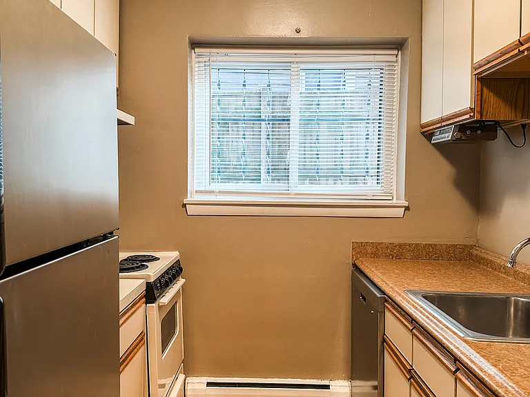 425 S Huntington Ave #1 — Photo 6