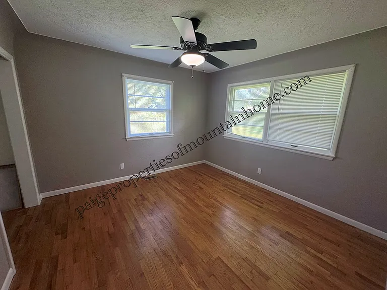 425 Ashington Dr — Photo 17