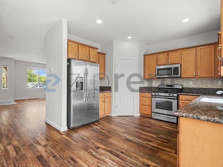 1000 Morning Glory Way — Photo 3