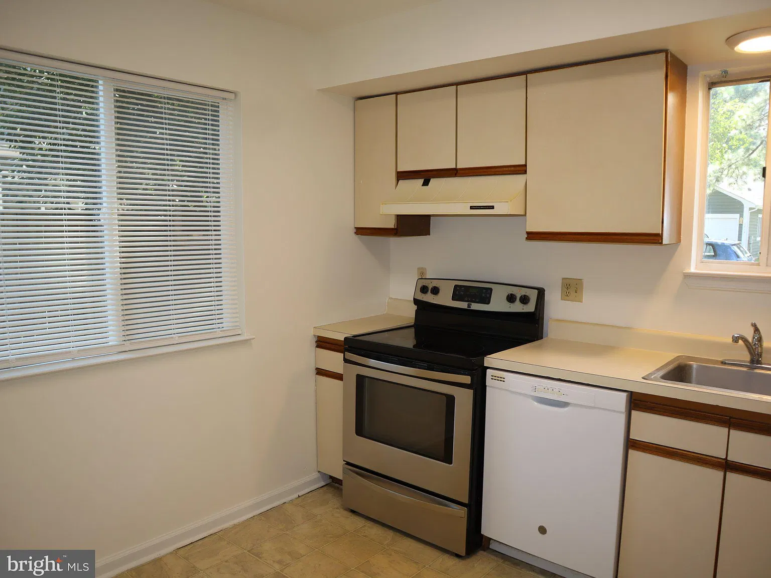 2 bed, 2.0 bath, 1162 sqft, $1,800 — Photo 4