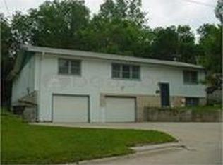 2626 S Cleveland St, Sioux City, IA 51106