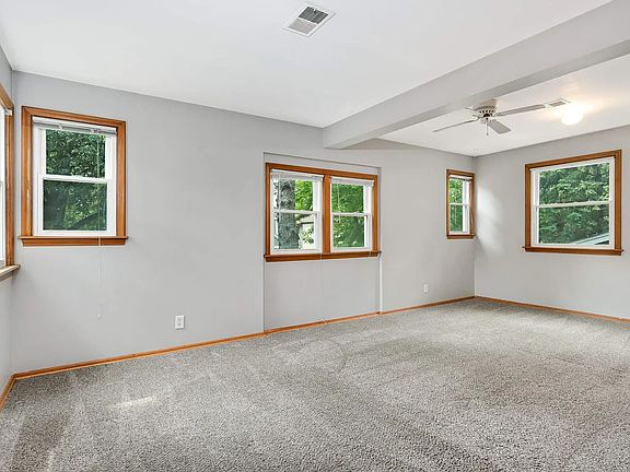 4th image of 2821 32nd Ave S #2