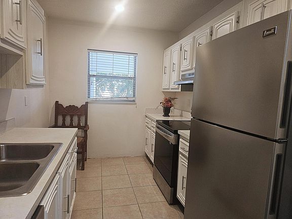 4th image of 2600 SW 22nd Avenue #908