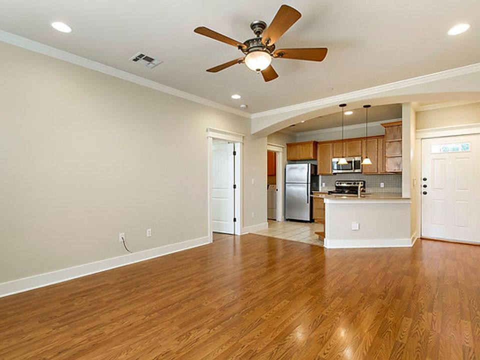 1st image of 508 Elmwood Pl #C