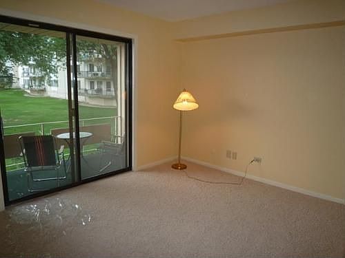 5th image of 450 Old Stone Rd Unit F-7
