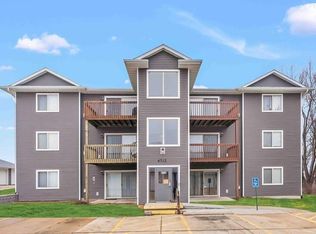 4712 Chadwick Rd UNIT 8, Cedar Falls, IA 50613