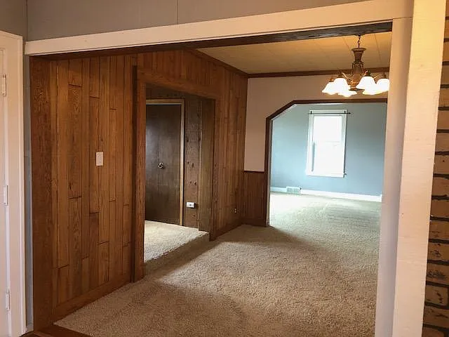 Home office to left