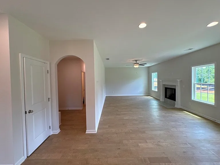 826 Tiger Dr — Photo 6