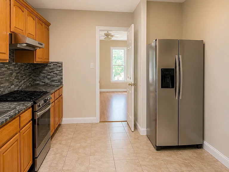 653 Park Pl #3 — Photo 4