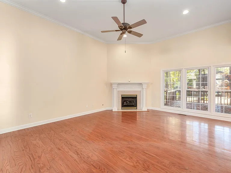 108 Barrett Pl — Photo 6