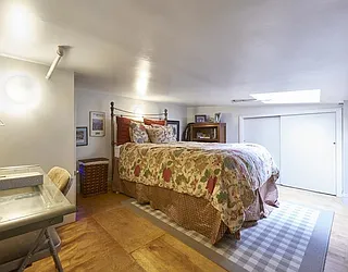 Rented by R New York