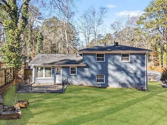 5th image of 1918 Valley Ridge Dr SW