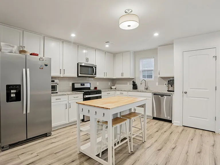 207 Mount Royal Ct — Photo 14
