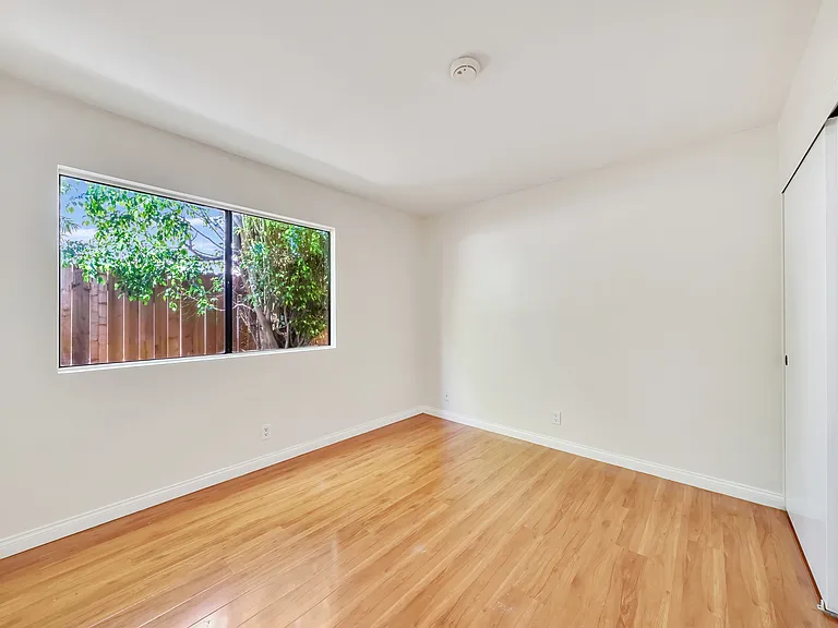 156 Appletree Ave — Photo 23