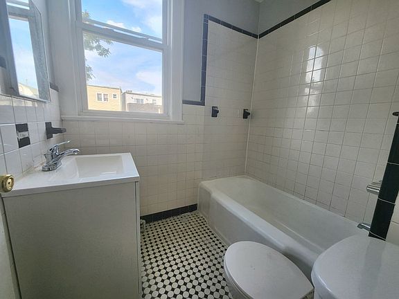 5th image of 261 New York Ave #20B