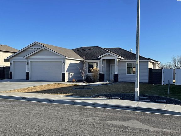 2nd image of 3610 Curtis Dr