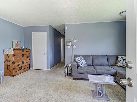 4th image of 1046 E Smith Ave