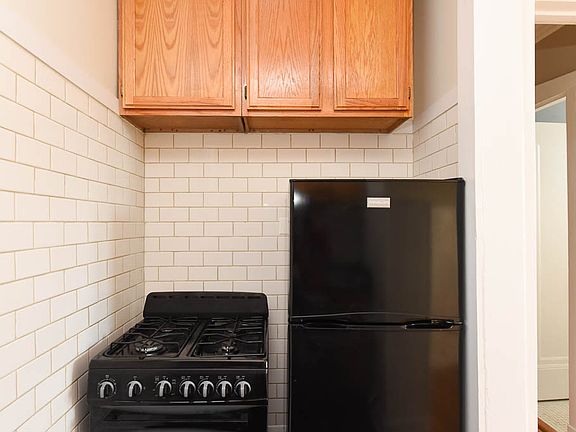 2nd image of 6364 N Hermitage Ave #3