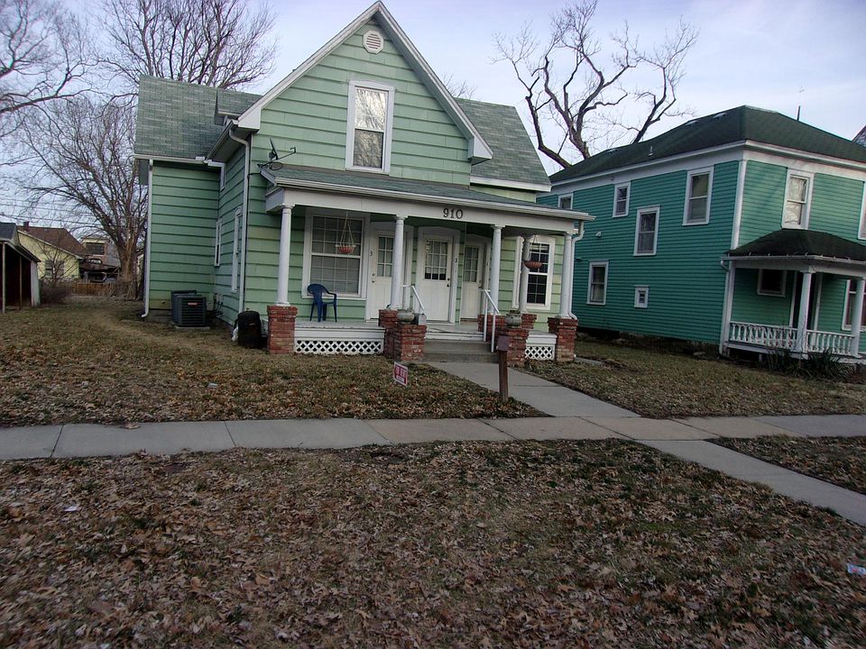 910 Constitution Street street view
the apartment is the whole 2nd floor