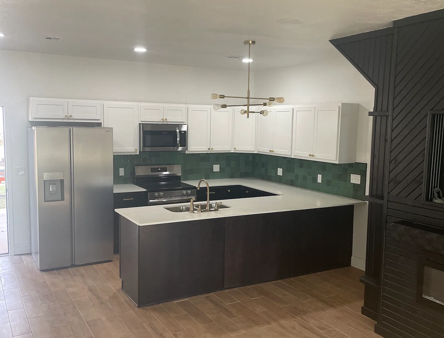 3 bed, 2.5 bath, 2200 sqft, $2,300 — Photo 4