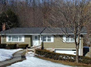 20 Indian Hill Ln, Sandy Hook, CT 06482