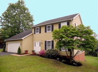 2624 Breezewood Dr, Lancaster, PA 17601