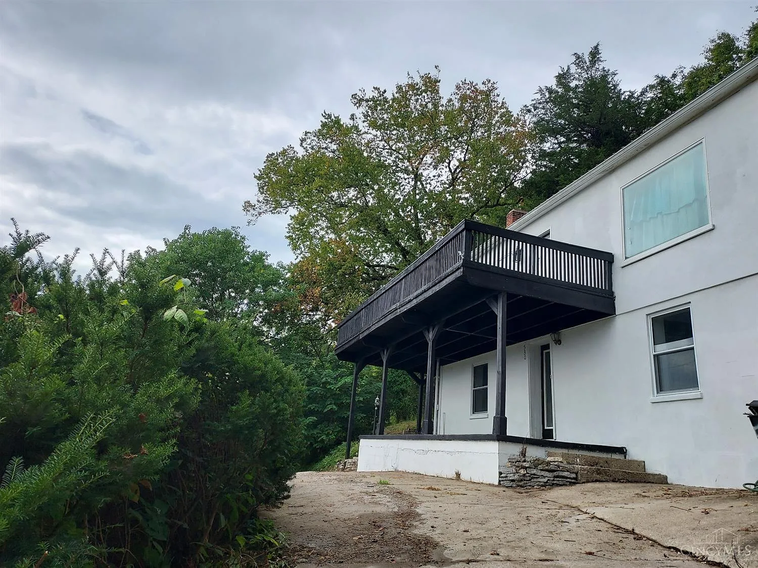 530 Mountain St photo 1