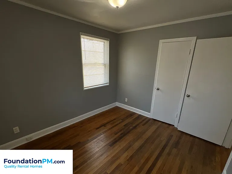 1570 Rebecca St — Photo 14