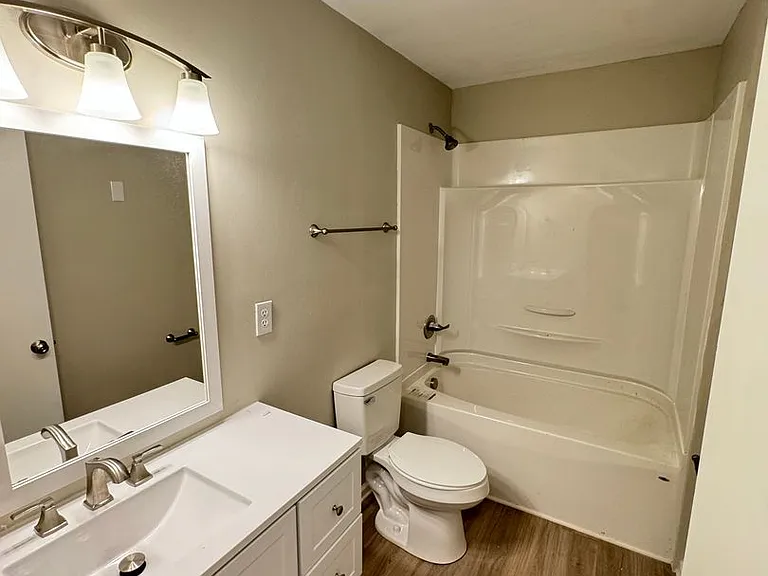 2208 S Main St — Photo 7
