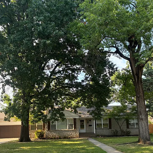 1041 E Linwood Ter Photo 1