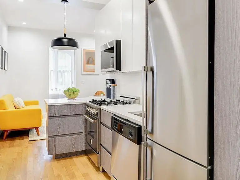 223 W 10th St #B — Photo 3