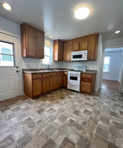 249 4th Ave #249 — Photo 19