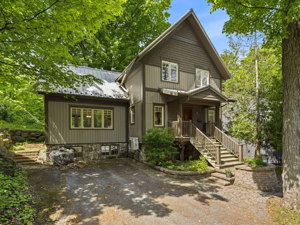 136 Rue Des Deux Montagnes, Bromont, QC J2L 1N8