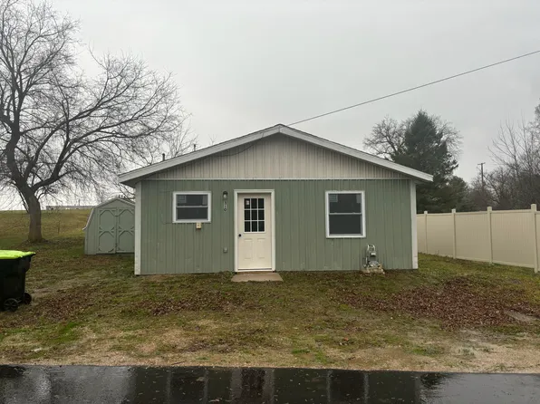 310 S Pine St, Marion, MI 49665