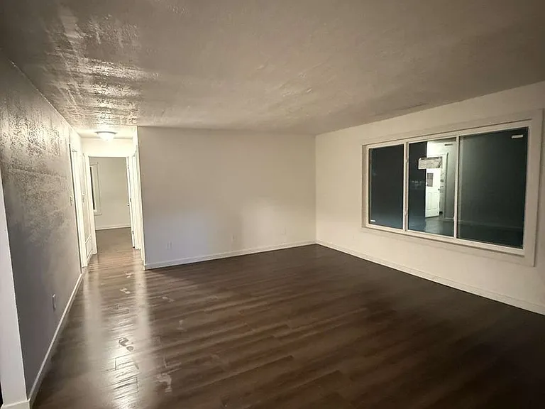 1048 Langley Rd — Photo 3