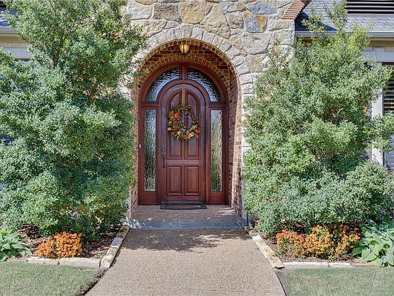 5th image of 39 Windsor Dr