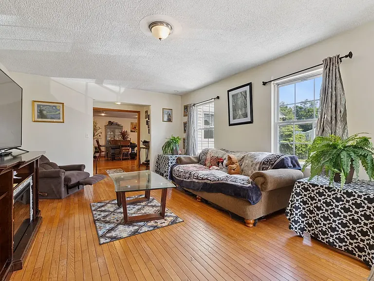 2 Sandra Dr — Photo 9