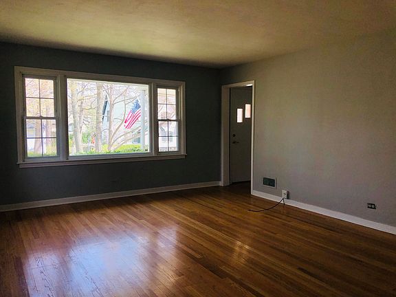 4th image of 115 E Washington Ave