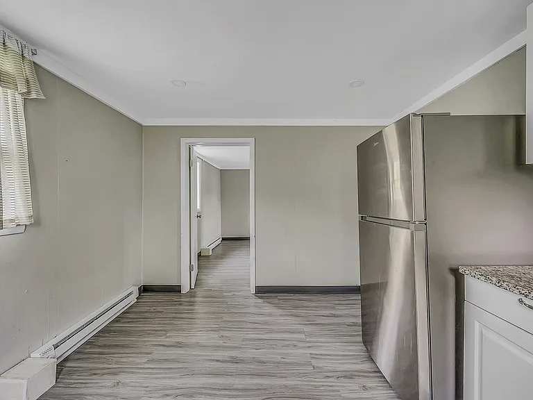 401 McLean St — Photo 13