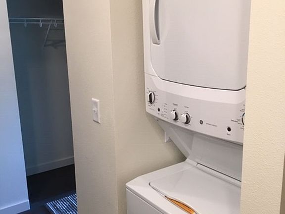 3rd image of 1030 Ferry St #101