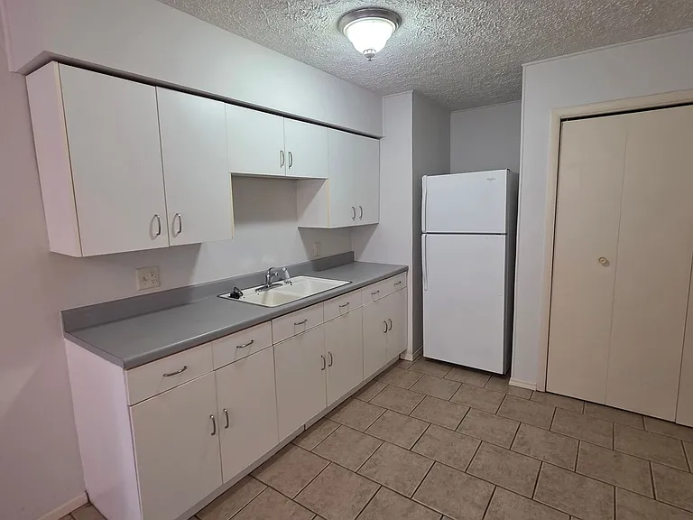 624 W Lois St — Photo 9