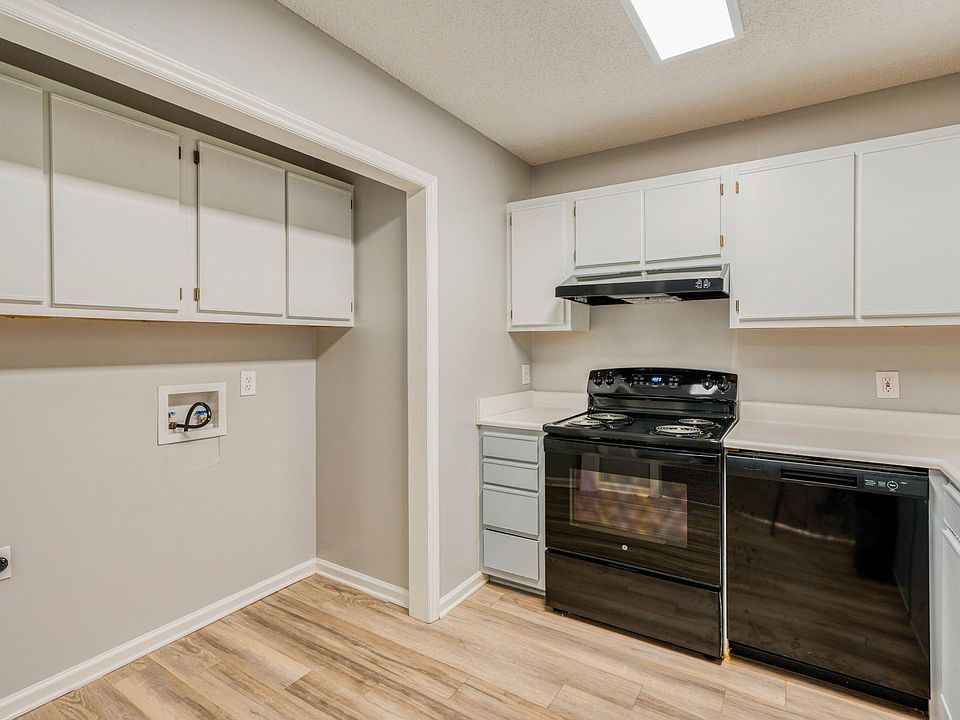 1st image of 1804 Bradford Dr #19