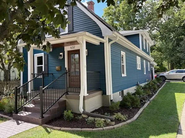 632 Illinois St, Geneva, IL 60134