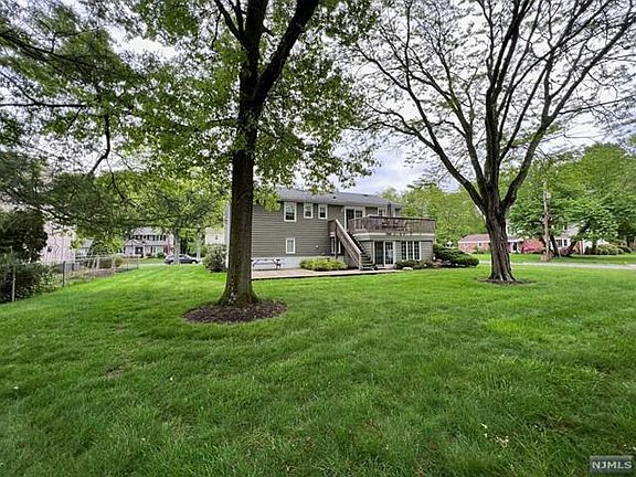 3rd image of 9 Glenwood Way