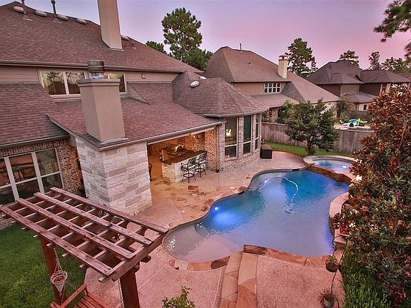 Beautiful Regal 2015 built freeform pool with sweet side swing and levels for layout loungers.