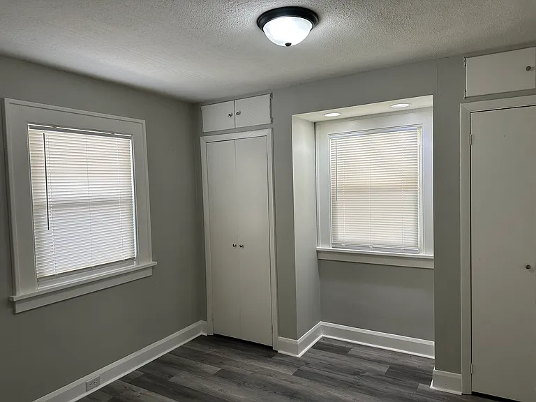 1510 N Chester Ave — Photo 9
